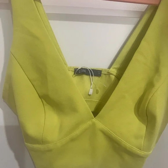 Light Green Yellow Crop Top - Picture 4 of 7